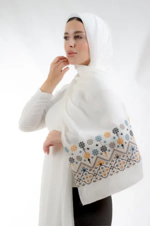The Ziczak Cream Floral Tatreez Shawl is a gentle, airy embroidered hijab made from crepe fabric with fine craftsmanship—perfect for everyday use and special events.