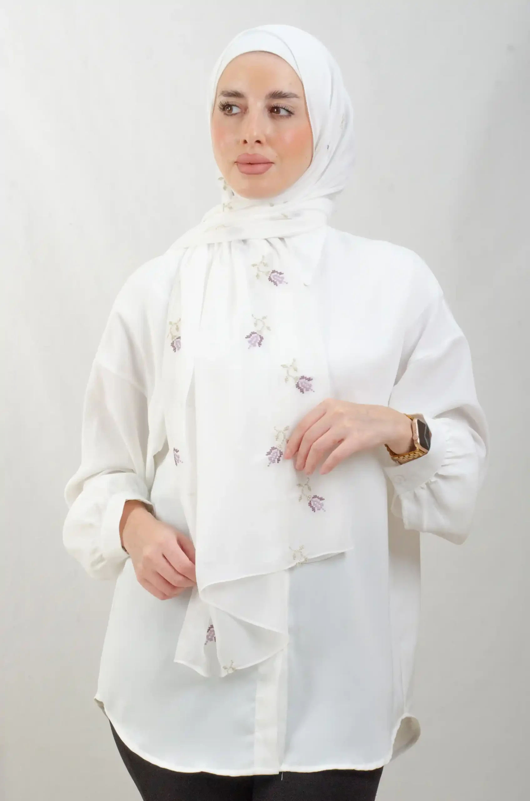 The Lilac Light purple Tatreez Shawl is a cozy, breathable embroidered hijab made from Georgette chiffon fabric. Perfect for everyday wear and celebrations.