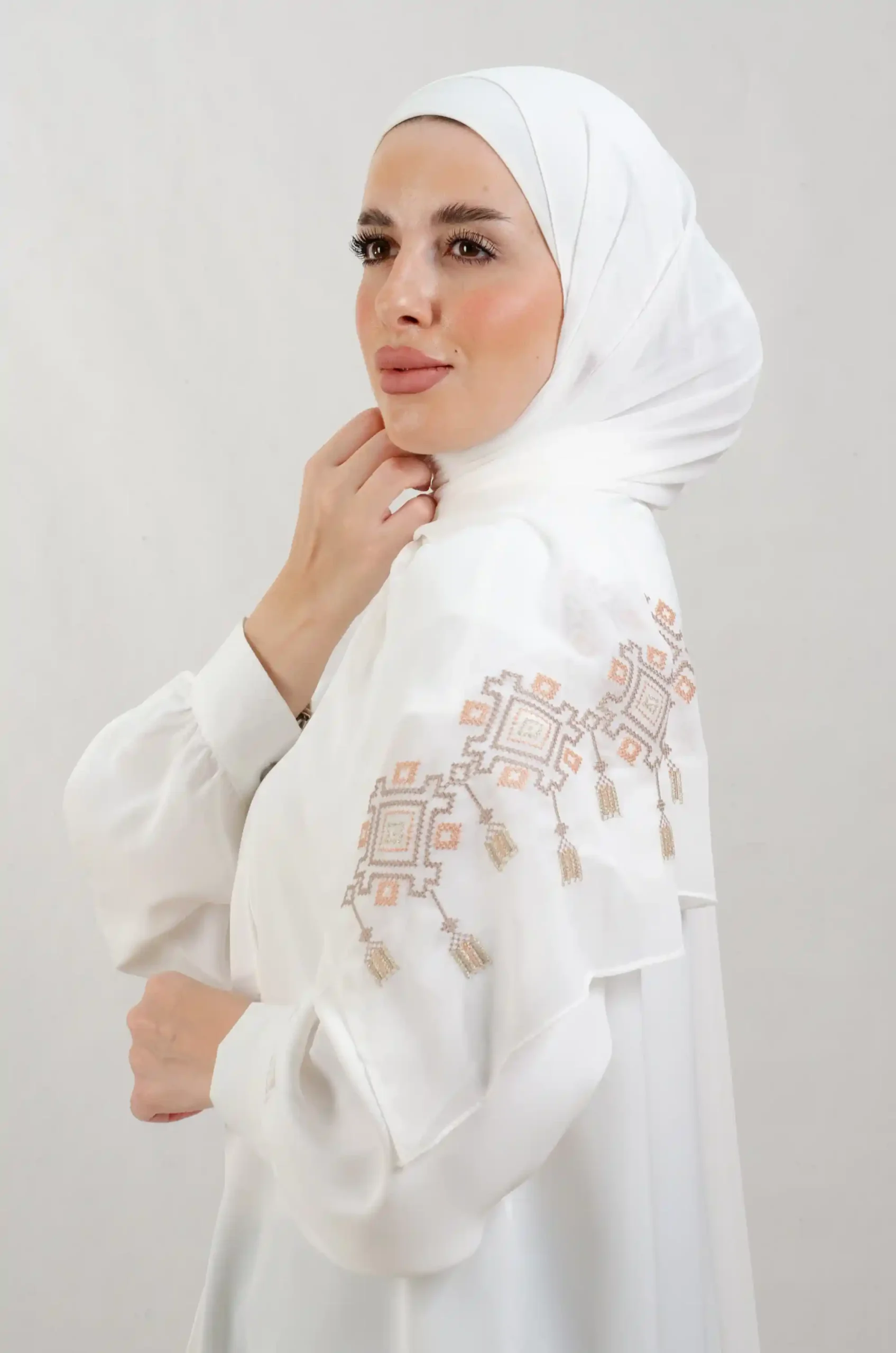 The Chandeliers Sand Tatreez Shawl is a cozy, breathable embroidered hijab made from Georgette chiffon fabric. Perfect for everyday wear and celebrations.