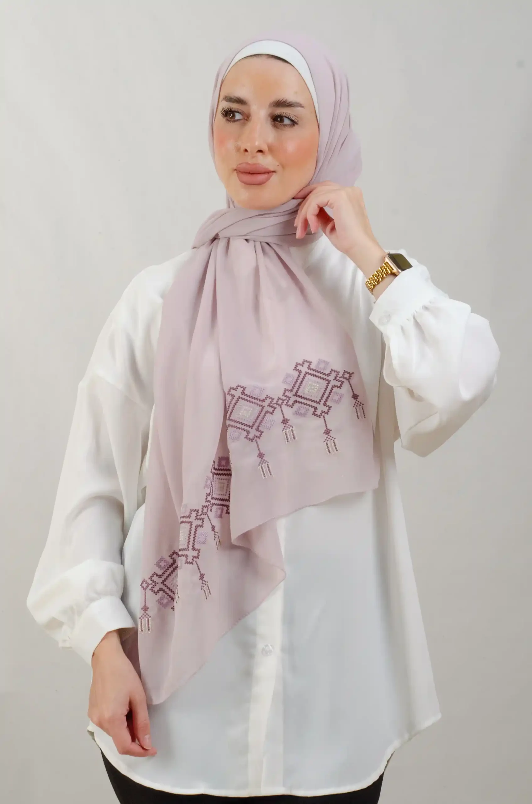 The Chandeliers Purple Tatreez Shawl is a cozy, breathable embroidered hijab made from Georgette chiffon fabric. Perfect for everyday wear and celebrations.