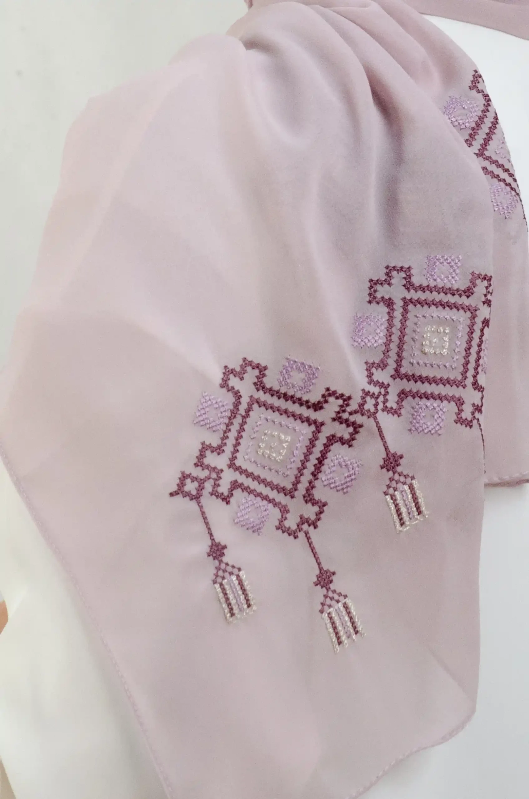 The Chandeliers Purple Tatreez Shawl is a cozy, breathable embroidered hijab made from Georgette chiffon fabric. Perfect for everyday wear and celebrations.
