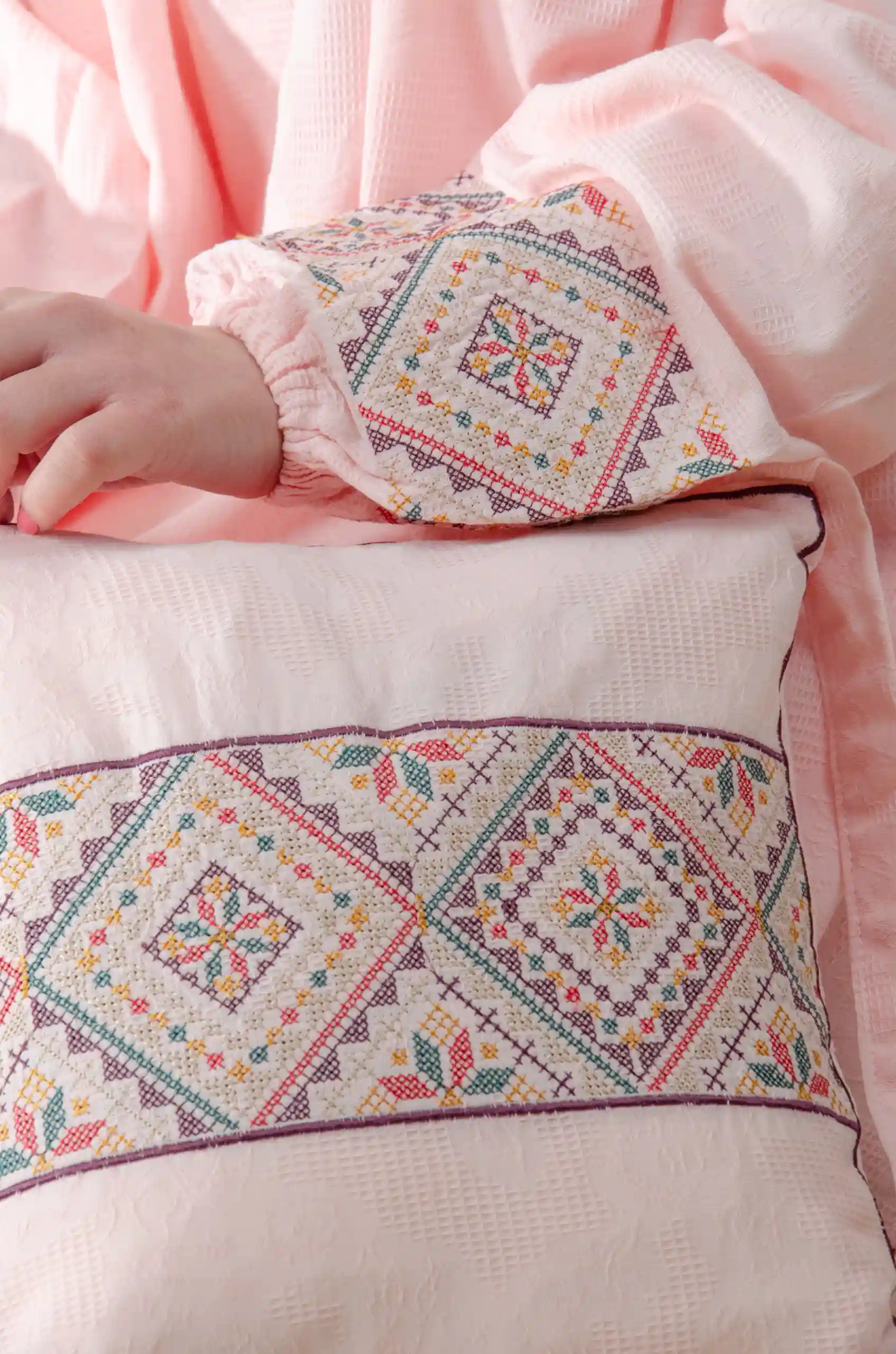 Pink 3-piece Khushoo embroidered prayer - Image 3