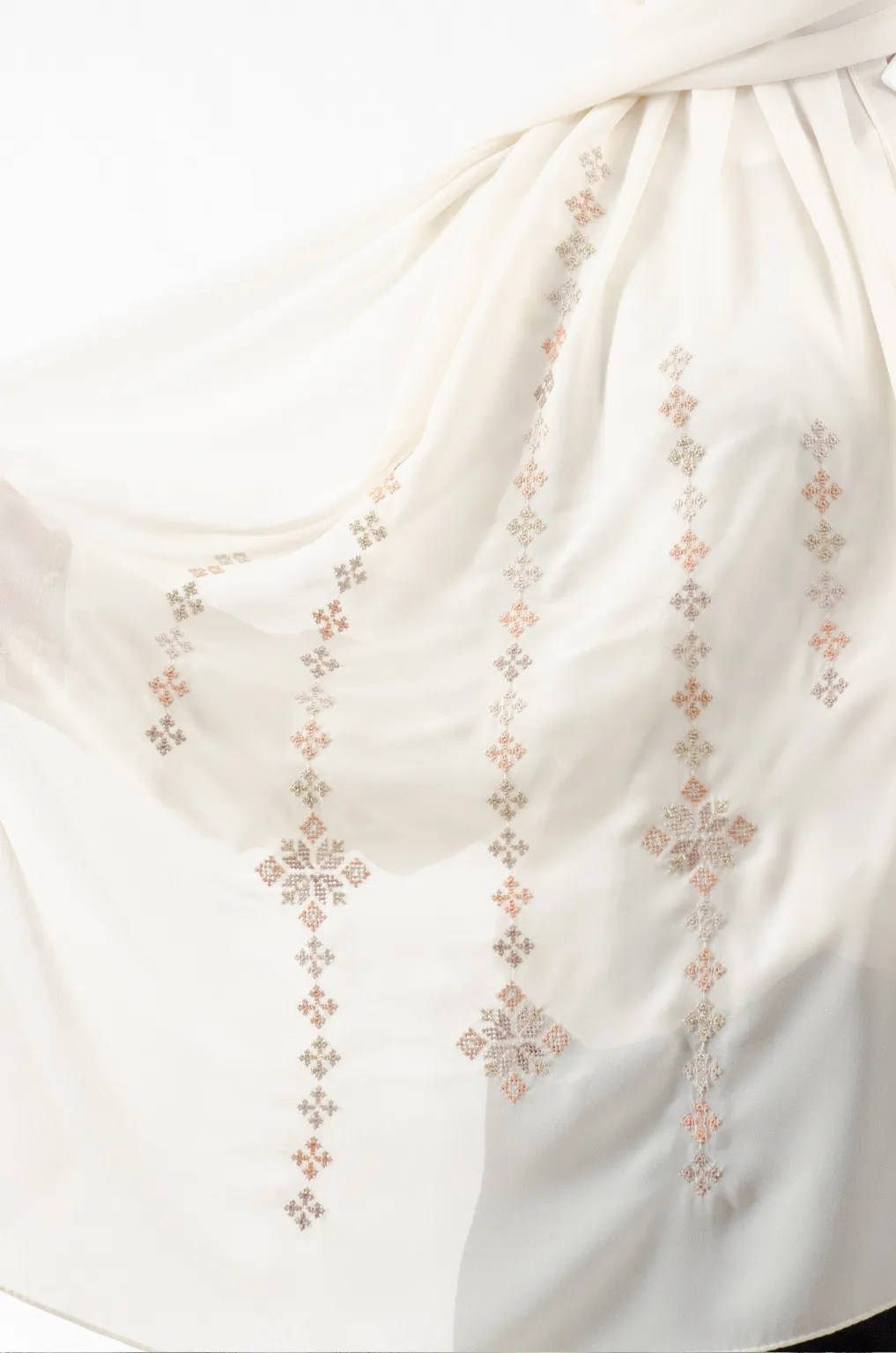The Beige Taif Embroidered Shawl features traditional fallahi embroidery with refined aghabani detailing. Crafted from lightweight chiffon, this embroidered shawl offers graceful movement and versatile styling while celebrating the beauty of Palestinian تطريز.