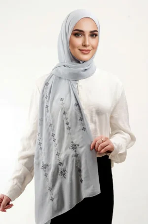 The Dirty Blue Taif Embroidered Shawl features traditional fallahi embroidery with refined aghabani detailing. Made from lightweight chiffon, this embroidered shawl offers graceful movement and versatile styling while celebrating the beauty of Palestinian تطريز.