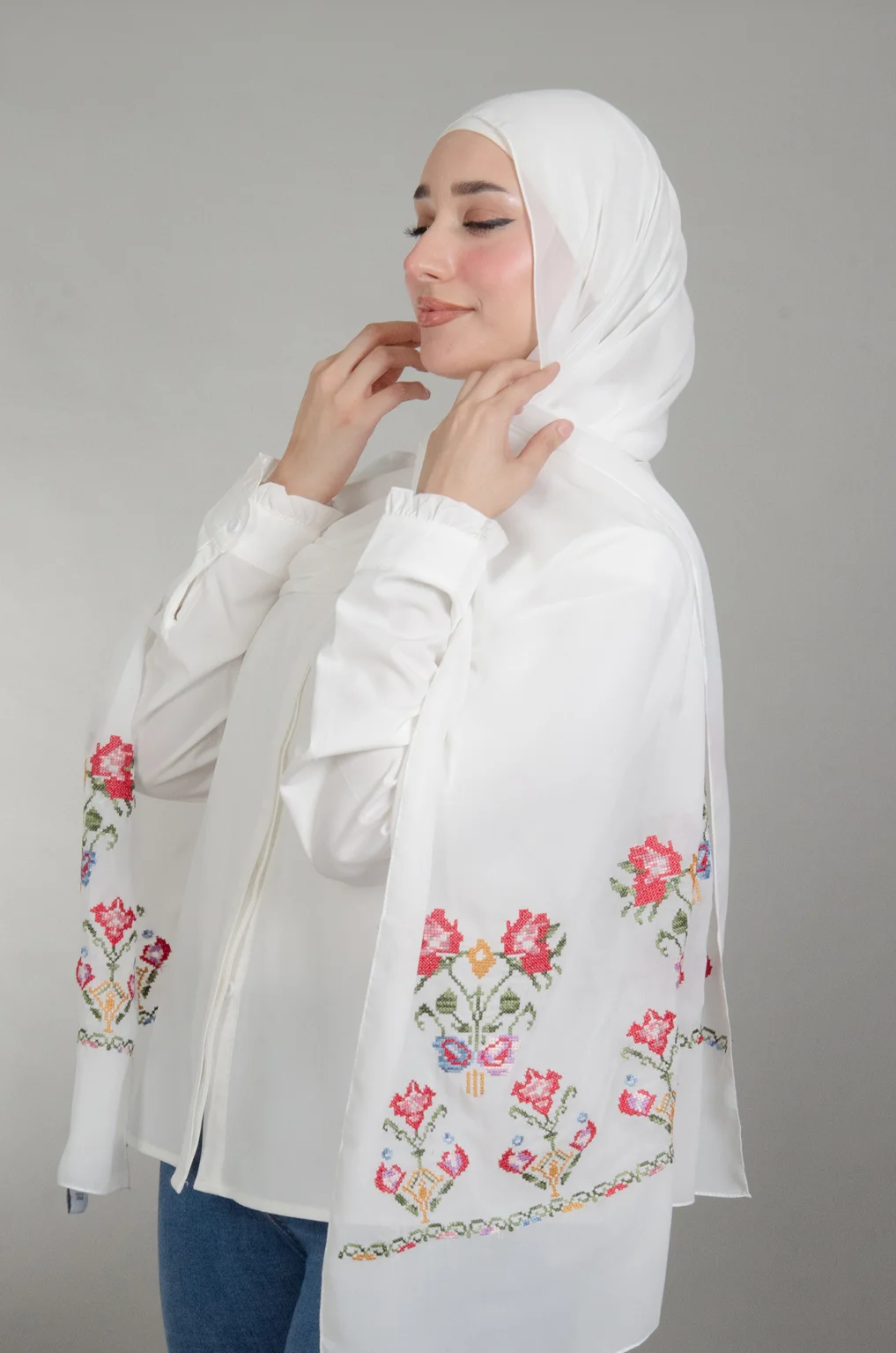 White Henna Shawl with authentic Falahi embroidery on soft Duja Al-Lail cotton chiffon, perfect for henna nights, weddings, and special occasions.