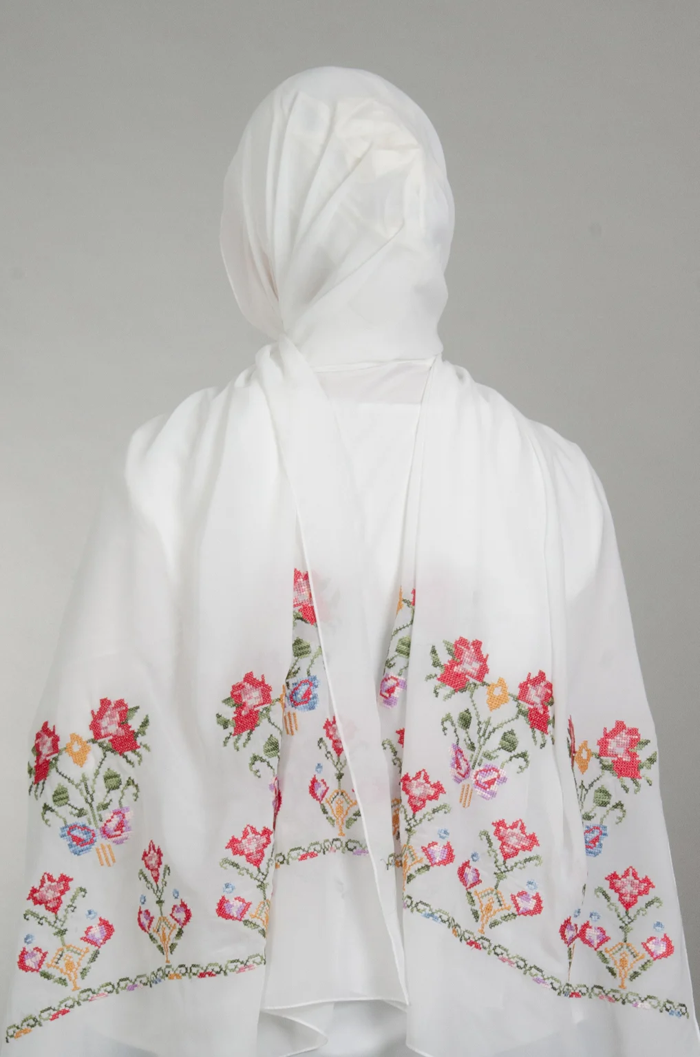 White Henna Shawl with authentic Falahi embroidery on soft Duja Al-Lail cotton chiffon, perfect for henna nights, weddings, and special occasions.